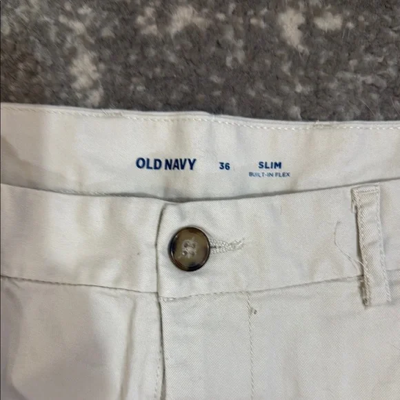 Old Navy Men's Light Tan Flat Front Shorts - Picture 2 of 2